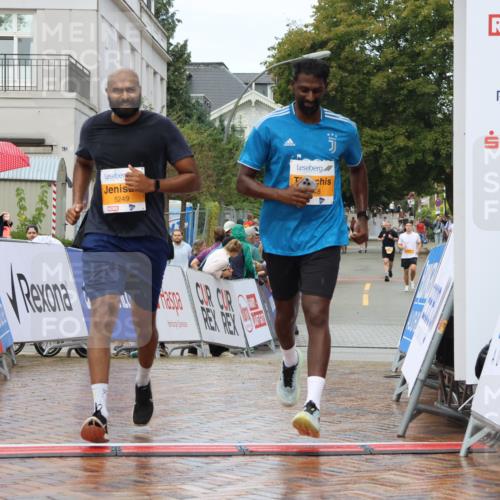 31.08.2025 - 21. Blankeneser Heldenlauf Strokosch-Dieckow http://msf.ph/oto/8703133 31.08.2025 13:11:41 Ziel 5249, 5248, 5214 meine-sportfotos.de