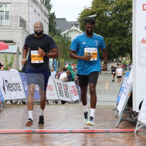 31.08.2025 - 21. Blankeneser Heldenlauf Strokosch-Dieckow http://msf.ph/oto/8703134 31.08.2025 13:11:41 Ziel 5249, 5248, 5214 meine-sportfotos.de
