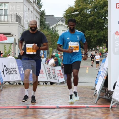 31.08.2025 - 21. Blankeneser Heldenlauf Strokosch-Dieckow http://msf.ph/oto/8703135 31.08.2025 13:11:40 Ziel 5249, 5248, 5214 meine-sportfotos.de