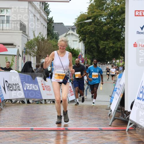 31.08.2025 - 21. Blankeneser Heldenlauf Strokosch-Dieckow http://msf.ph/oto/8703145 31.08.2025 13:11:37 Ziel 5249, 5248, 5214 meine-sportfotos.de