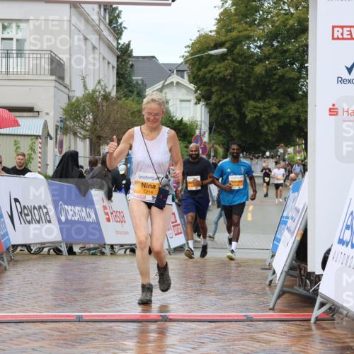 31.08.2025 - 21. Blankeneser Heldenlauf Strokosch-Dieckow http://msf.ph/oto/8703146 31.08.2025 13:11:37 Ziel 5249, 5248, 5214 meine-sportfotos.de