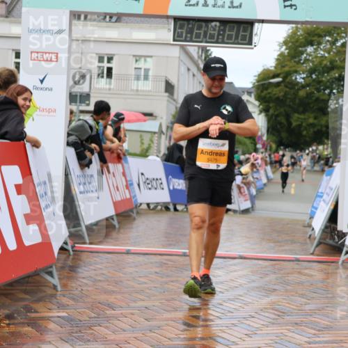 31.08.2025 - 21. Blankeneser Heldenlauf Strokosch-Dieckow http://msf.ph/oto/8703161 31.08.2025 13:11:16 Ziel 5475, 5725, 5354 meine-sportfotos.de