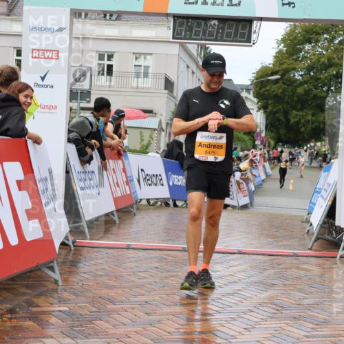 31.08.2025 - 21. Blankeneser Heldenlauf Strokosch-Dieckow http://msf.ph/oto/8703162 31.08.2025 13:11:16 Ziel 5475, 5725, 5354 meine-sportfotos.de