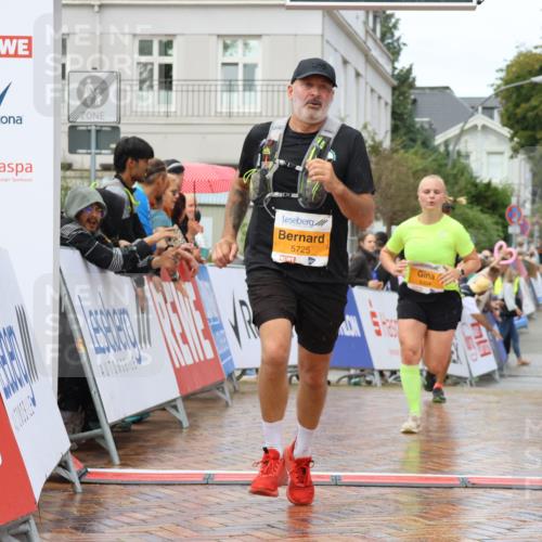 31.08.2025 - 21. Blankeneser Heldenlauf Strokosch-Dieckow http://msf.ph/oto/8703166 31.08.2025 13:11:12 Ziel 5475, 5473, 5725, 5354 meine-sportfotos.de