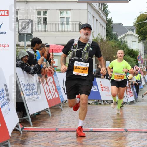 31.08.2025 - 21. Blankeneser Heldenlauf Strokosch-Dieckow http://msf.ph/oto/8703169 31.08.2025 13:11:12 Ziel 5475, 5473, 5725, 5354 meine-sportfotos.de