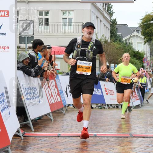 31.08.2025 - 21. Blankeneser Heldenlauf Strokosch-Dieckow http://msf.ph/oto/8703170 31.08.2025 13:11:12 Ziel 5475, 5473, 5725, 5354 meine-sportfotos.de