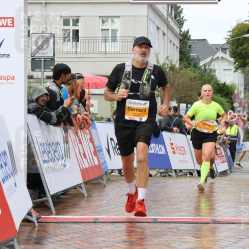 31.08.2025 - 21. Blankeneser Heldenlauf Strokosch-Dieckow http://msf.ph/oto/8703171 31.08.2025 13:11:12 Ziel 5475, 5473, 5725, 5354 meine-sportfotos.de