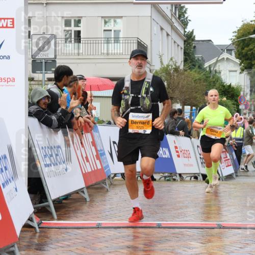 31.08.2025 - 21. Blankeneser Heldenlauf Strokosch-Dieckow http://msf.ph/oto/8703173 31.08.2025 13:11:11 Ziel 5475, 5473, 5725, 5354 meine-sportfotos.de