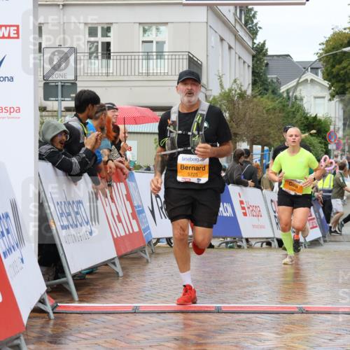31.08.2025 - 21. Blankeneser Heldenlauf Strokosch-Dieckow http://msf.ph/oto/8703174 31.08.2025 13:11:11 Ziel 5475, 5473, 5725, 5354 meine-sportfotos.de