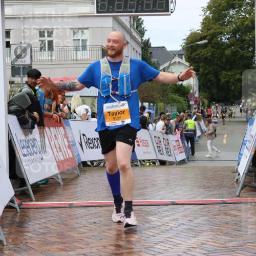 31.08.2025 - 21. Blankeneser Heldenlauf Strokosch-Dieckow http://msf.ph/oto/8703209 31.08.2025 13:10:50 Ziel 5306, 5132 meine-sportfotos.de