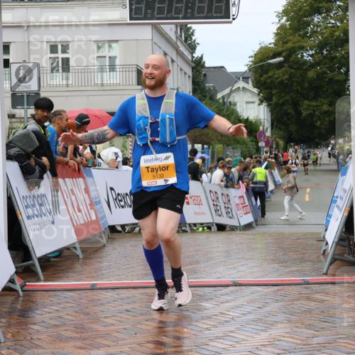 31.08.2025 - 21. Blankeneser Heldenlauf Strokosch-Dieckow http://msf.ph/oto/8703210 31.08.2025 13:10:50 Ziel 5306, 5132 meine-sportfotos.de