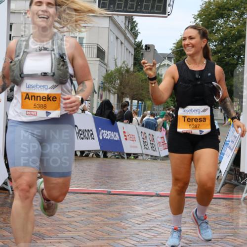 31.08.2025 - 21. Blankeneser Heldenlauf Strokosch-Dieckow http://msf.ph/oto/8703244 31.08.2025 13:09:16 Ziel 5388, 5387 meine-sportfotos.de