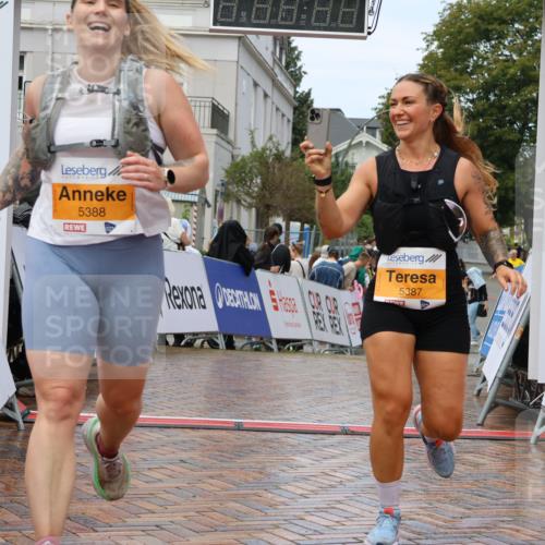 31.08.2025 - 21. Blankeneser Heldenlauf Strokosch-Dieckow http://msf.ph/oto/8703245 31.08.2025 13:09:16 Ziel 5388, 5387 meine-sportfotos.de
