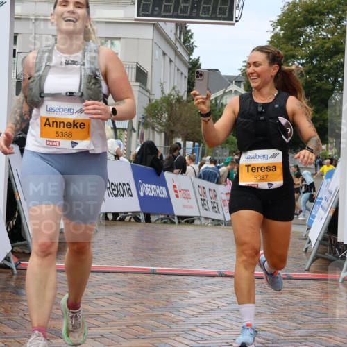 31.08.2025 - 21. Blankeneser Heldenlauf Strokosch-Dieckow http://msf.ph/oto/8703246 31.08.2025 13:09:16 Ziel 5388, 5387 meine-sportfotos.de