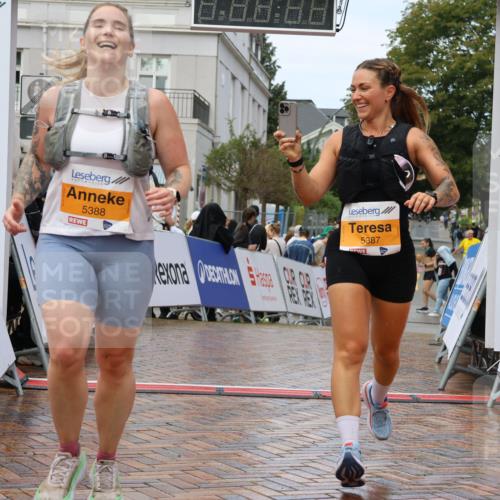 31.08.2025 - 21. Blankeneser Heldenlauf Strokosch-Dieckow http://msf.ph/oto/8703247 31.08.2025 13:09:16 Ziel 5388, 5387 meine-sportfotos.de