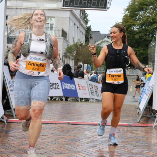 31.08.2025 - 21. Blankeneser Heldenlauf Strokosch-Dieckow http://msf.ph/oto/8703249 31.08.2025 13:09:15 Ziel 5388, 5387 meine-sportfotos.de