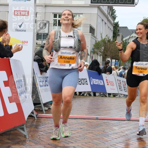 31.08.2025 - 21. Blankeneser Heldenlauf Strokosch-Dieckow http://msf.ph/oto/8703252 31.08.2025 13:09:15 Ziel 5388, 5387 meine-sportfotos.de