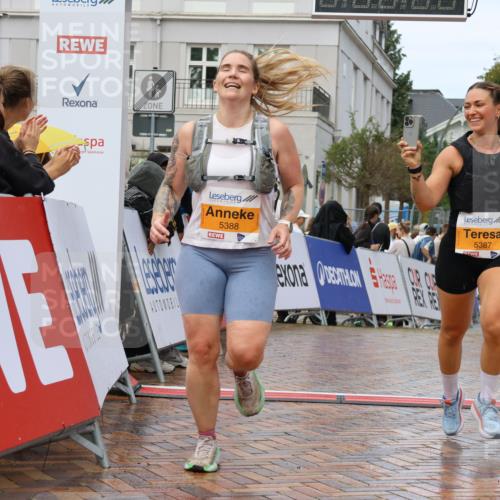 31.08.2025 - 21. Blankeneser Heldenlauf Strokosch-Dieckow http://msf.ph/oto/8703253 31.08.2025 13:09:15 Ziel 5388, 5387 meine-sportfotos.de