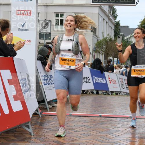 31.08.2025 - 21. Blankeneser Heldenlauf Strokosch-Dieckow http://msf.ph/oto/8703254 31.08.2025 13:09:15 Ziel 5388, 5387 meine-sportfotos.de