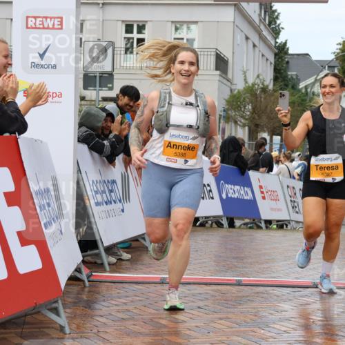 31.08.2025 - 21. Blankeneser Heldenlauf Strokosch-Dieckow http://msf.ph/oto/8703259 31.08.2025 13:09:15 Ziel 5388, 5387 meine-sportfotos.de