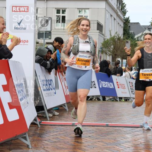 31.08.2025 - 21. Blankeneser Heldenlauf Strokosch-Dieckow http://msf.ph/oto/8703260 31.08.2025 13:09:15 Ziel 5388, 5387 meine-sportfotos.de