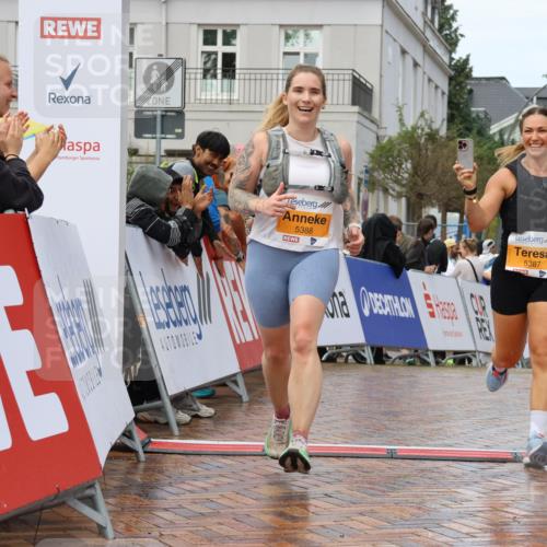 31.08.2025 - 21. Blankeneser Heldenlauf Strokosch-Dieckow http://msf.ph/oto/8703261 31.08.2025 13:09:15 Ziel 5388, 5387 meine-sportfotos.de