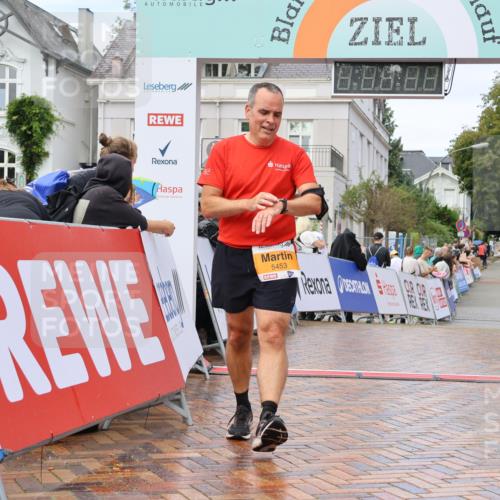 31.08.2025 - 21. Blankeneser Heldenlauf Strokosch-Dieckow http://msf.ph/oto/8703320 31.08.2025 13:07:20 Ziel 5809, 5453 meine-sportfotos.de