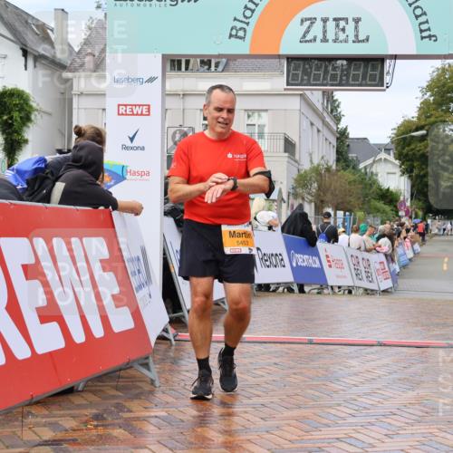 31.08.2025 - 21. Blankeneser Heldenlauf Strokosch-Dieckow http://msf.ph/oto/8703323 31.08.2025 13:07:20 Ziel 5809, 5453 meine-sportfotos.de