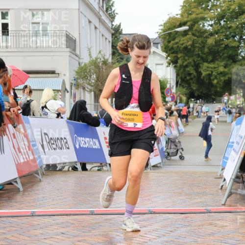 31.08.2025 - 21. Blankeneser Heldenlauf Strokosch-Dieckow http://msf.ph/oto/8703334 31.08.2025 13:07:15 Ziel 5809, 5453 meine-sportfotos.de