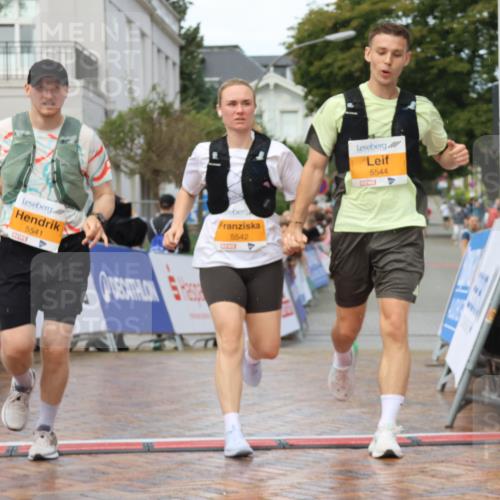 31.08.2025 - 21. Blankeneser Heldenlauf Strokosch-Dieckow http://msf.ph/oto/8703364 31.08.2025 13:06:35 Ziel 5098, 5542, 5541, 5544 meine-sportfotos.de