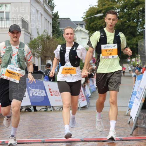 31.08.2025 - 21. Blankeneser Heldenlauf Strokosch-Dieckow http://msf.ph/oto/8703365 31.08.2025 13:06:35 Ziel 5098, 5542, 5541, 5544 meine-sportfotos.de