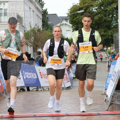 31.08.2025 - 21. Blankeneser Heldenlauf Strokosch-Dieckow http://msf.ph/oto/8703367 31.08.2025 13:06:35 Ziel 5098, 5542, 5541, 5544 meine-sportfotos.de
