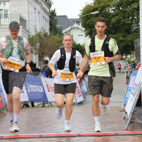 31.08.2025 - 21. Blankeneser Heldenlauf Strokosch-Dieckow http://msf.ph/oto/8703368 31.08.2025 13:06:35 Ziel 5098, 5542, 5541, 5544 meine-sportfotos.de