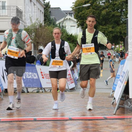 31.08.2025 - 21. Blankeneser Heldenlauf Strokosch-Dieckow http://msf.ph/oto/8703373 31.08.2025 13:06:34 Ziel 5098, 5542, 5541, 5544 meine-sportfotos.de