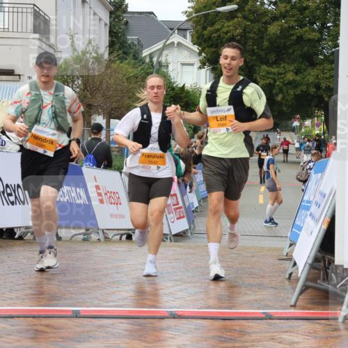 31.08.2025 - 21. Blankeneser Heldenlauf Strokosch-Dieckow http://msf.ph/oto/8703379 31.08.2025 13:06:34 Ziel 5098, 5542, 5541, 5544 meine-sportfotos.de