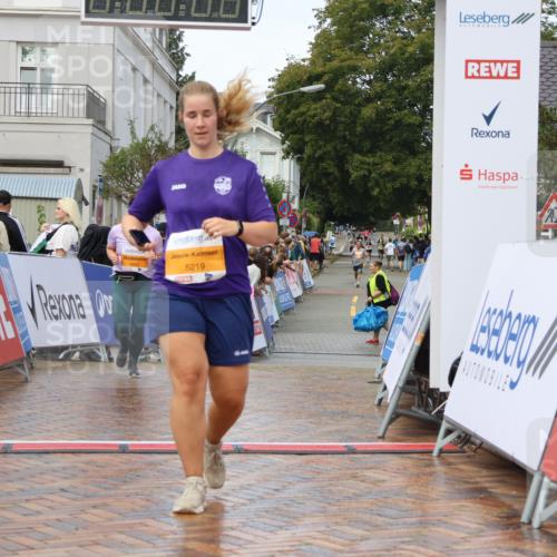 31.08.2025 - 21. Blankeneser Heldenlauf Strokosch-Dieckow http://msf.ph/oto/8703413 31.08.2025 13:06:03 Ziel 5219, 5594, 5692 meine-sportfotos.de