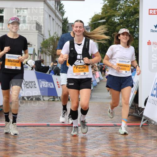 31.08.2025 - 21. Blankeneser Heldenlauf Strokosch-Dieckow http://msf.ph/oto/8703430 31.08.2025 13:05:54 Ziel 5593, 5594, 5712, 5486 meine-sportfotos.de