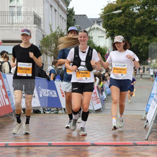 31.08.2025 - 21. Blankeneser Heldenlauf Strokosch-Dieckow http://msf.ph/oto/8703434 31.08.2025 13:05:53 Ziel 5593, 5594, 5712, 5486 meine-sportfotos.de