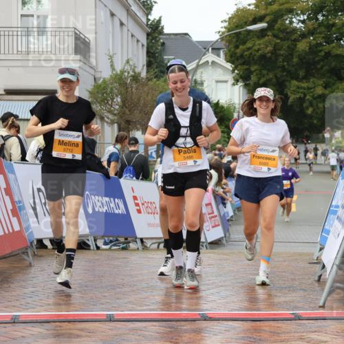 31.08.2025 - 21. Blankeneser Heldenlauf Strokosch-Dieckow http://msf.ph/oto/8703438 31.08.2025 13:05:53 Ziel 5593, 5594, 5712, 5486 meine-sportfotos.de