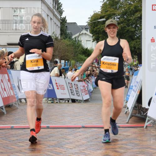 31.08.2025 - 21. Blankeneser Heldenlauf Strokosch-Dieckow http://msf.ph/oto/8703551 31.08.2025 13:03:45 Ziel 5168, 5802, 5227 meine-sportfotos.de