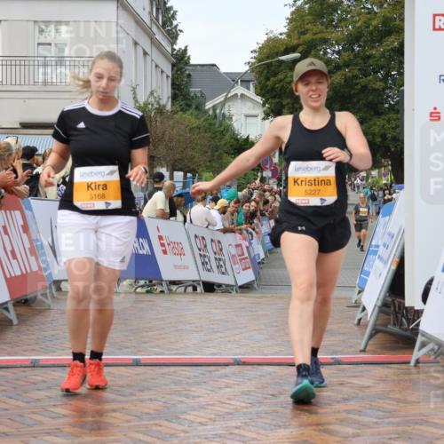 31.08.2025 - 21. Blankeneser Heldenlauf Strokosch-Dieckow http://msf.ph/oto/8703553 31.08.2025 13:03:45 Ziel 5168, 5802, 5227 meine-sportfotos.de