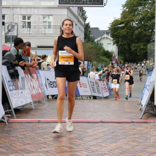 31.08.2025 - 21. Blankeneser Heldenlauf Strokosch-Dieckow http://msf.ph/oto/8703565 31.08.2025 13:03:40 Ziel 5802, 5227 meine-sportfotos.de