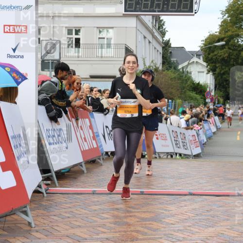 31.08.2025 - 21. Blankeneser Heldenlauf Strokosch-Dieckow http://msf.ph/oto/8703631 31.08.2025 13:02:47 Ziel 5754, 5603 meine-sportfotos.de