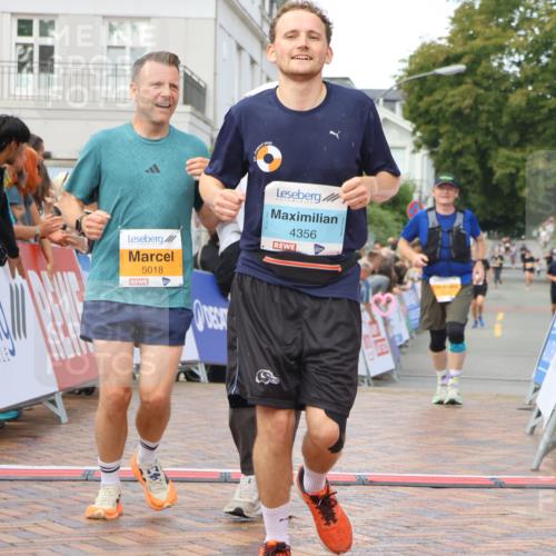 31.08.2025 - 21. Blankeneser Heldenlauf Strokosch-Dieckow http://msf.ph/oto/8703644 31.08.2025 13:02:23 Ziel 5018, 5128, 4356 meine-sportfotos.de