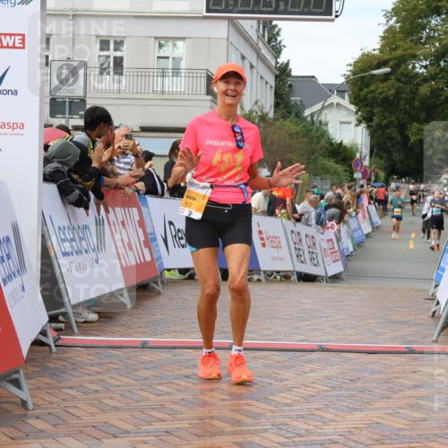 31.08.2025 - 21. Blankeneser Heldenlauf Strokosch-Dieckow http://msf.ph/oto/8703665 31.08.2025 13:02:09 Ziel 5766, 5757, 5812 meine-sportfotos.de