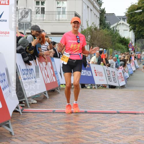 31.08.2025 - 21. Blankeneser Heldenlauf Strokosch-Dieckow http://msf.ph/oto/8703666 31.08.2025 13:02:09 Ziel 5766, 5757, 5812 meine-sportfotos.de