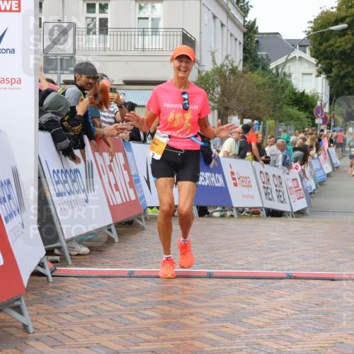 31.08.2025 - 21. Blankeneser Heldenlauf Strokosch-Dieckow http://msf.ph/oto/8703667 31.08.2025 13:02:09 Ziel 5766, 5757, 5812 meine-sportfotos.de