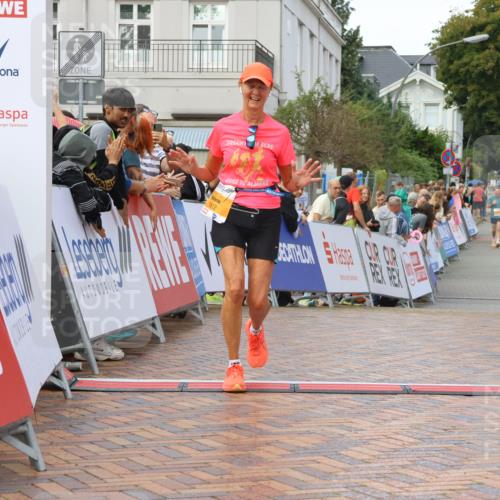 31.08.2025 - 21. Blankeneser Heldenlauf Strokosch-Dieckow http://msf.ph/oto/8703668 31.08.2025 13:02:08 Ziel 5766, 5757, 5812 meine-sportfotos.de