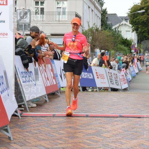 31.08.2025 - 21. Blankeneser Heldenlauf Strokosch-Dieckow http://msf.ph/oto/8703669 31.08.2025 13:02:08 Ziel 5766, 5757, 5812 meine-sportfotos.de