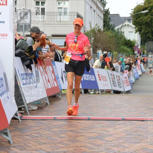 31.08.2025 - 21. Blankeneser Heldenlauf Strokosch-Dieckow http://msf.ph/oto/8703670 31.08.2025 13:02:08 Ziel 5766, 5757, 5812 meine-sportfotos.de